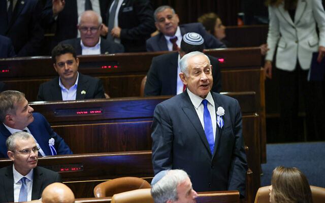 Benjamin Netanjahu skládá poslanecký slib, 15.11. 2022; foto: Noam Moskowitz, mluvčí Knesetu.
