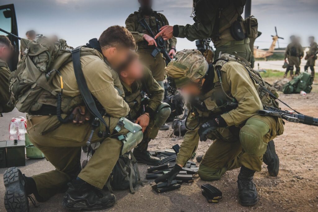 izraelští vojáci při operaci Železné meče, 9. 10. 2023; foto: Izraelské obranné síly