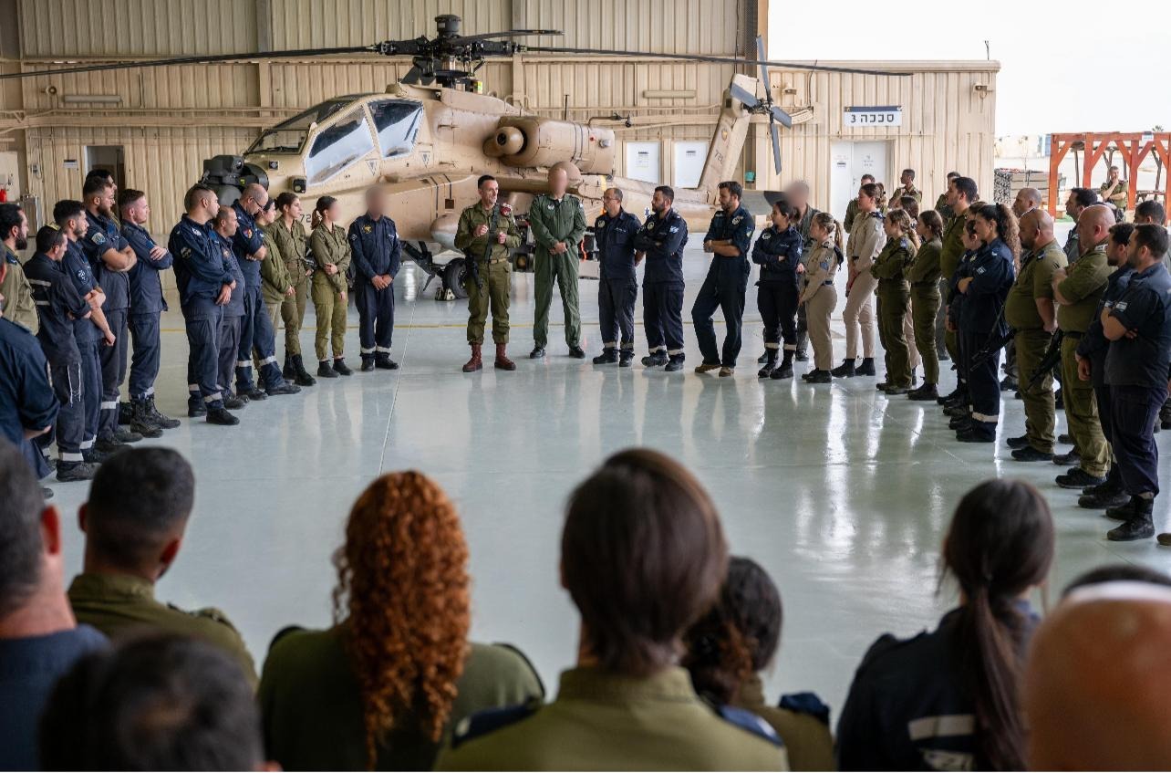 Generálporučík Herzi Halevi s vojáky. 25. 11. 2023. Foto: Izraelské obranné síly
