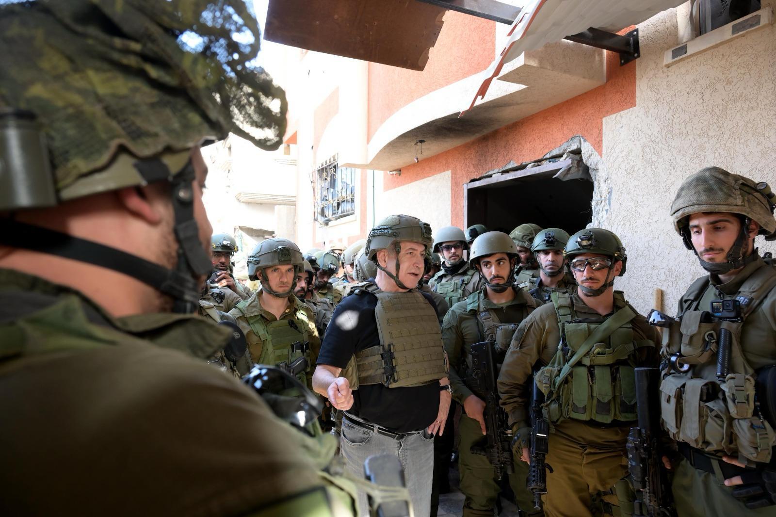 Premiér Benjamin Netanjahu s vojáky na severu Pásma Gazy. 26. 11. 2023. Foto: Avi Ohayon / Vládní tiskový úřad