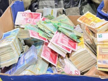 Peníze zabavené teroristickým směnárníkům. 28. 12. 2023. Foto: Izraelské obranné síly